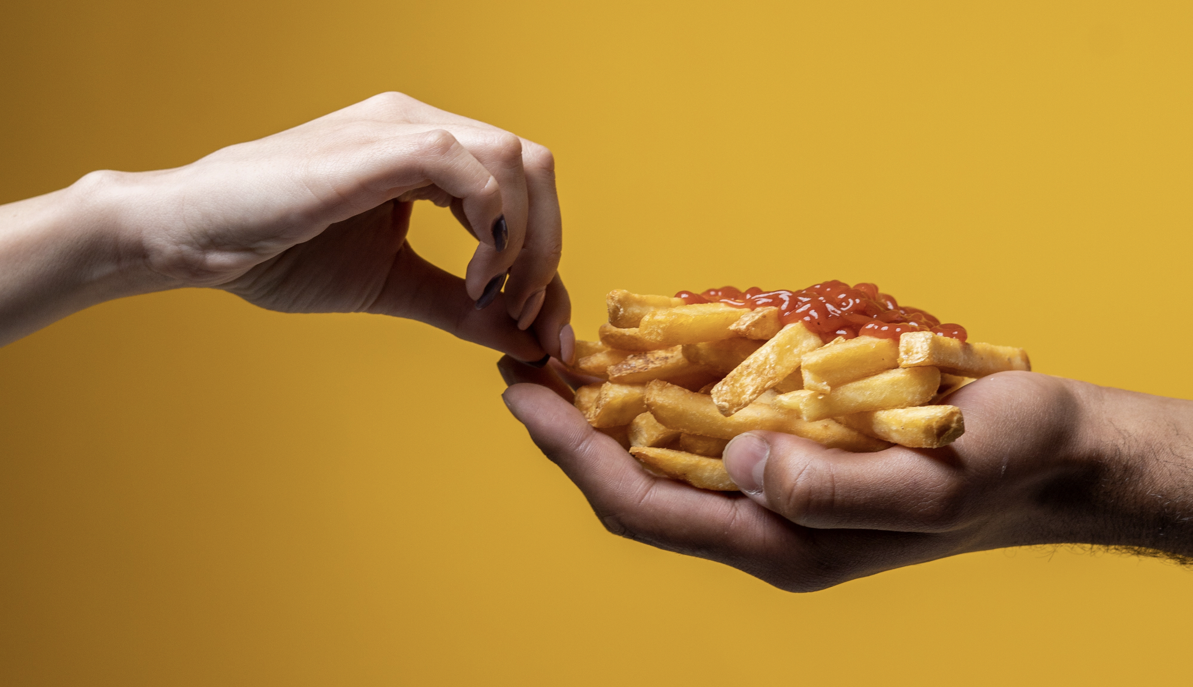 If you eat too many. Food advertising. Люди которых возбуждает еда. Сахарный диабет чипсы картинка. Много рук со знаком диабета.